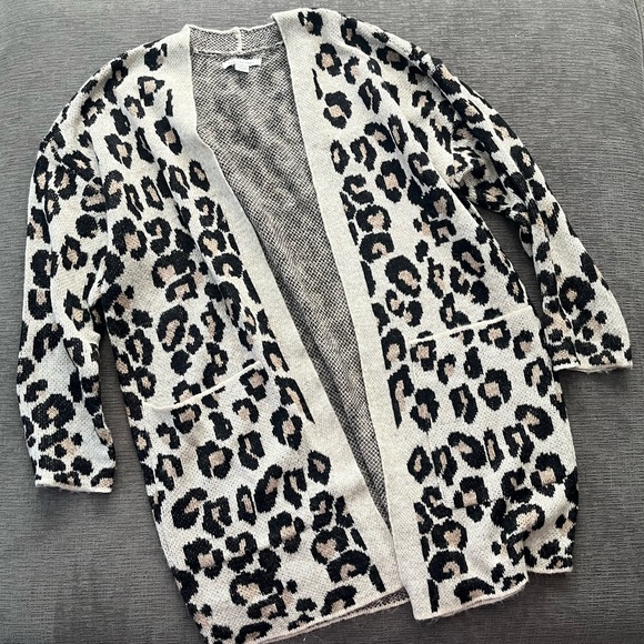 American Eagle Oversized Leopard Cardigan. Super Soft! Size XXS - Picture 3 of 13